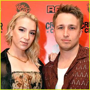 who is courtney miller dating|Smoshs Courtney Miller & Shayne Topp Seemingly Confirm。